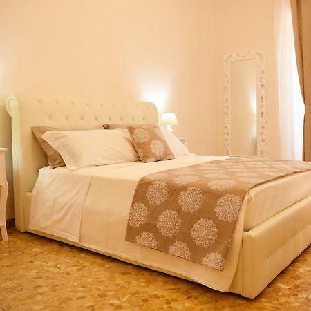 B&B Bonnes Suites Napoli Eksteriør billede